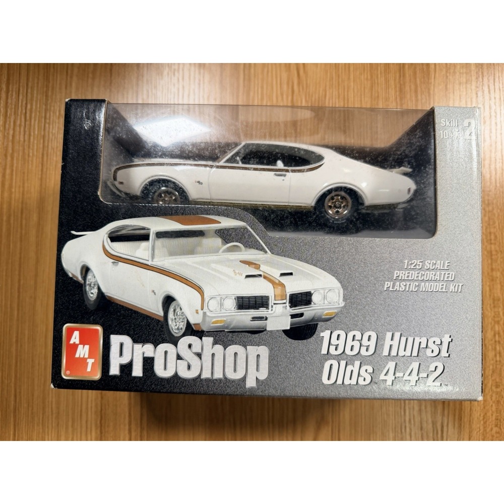 AMT ProShop 1969 Hurst Olds 442 1/25 Scale Assembled Built Model Kit w/ Box